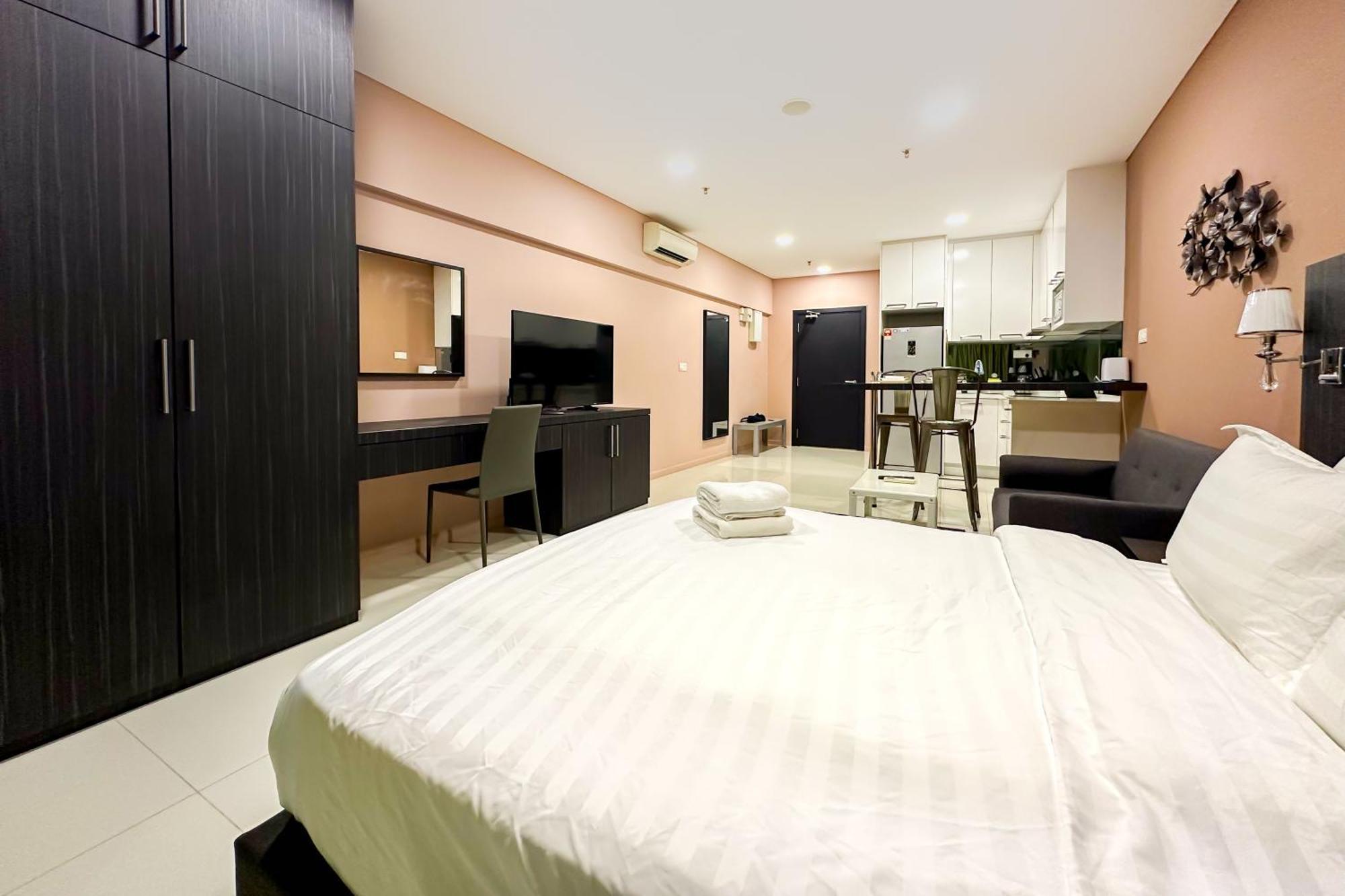 Summer Suites Klcc By Apartx Kuala Lumpur Exterior photo
